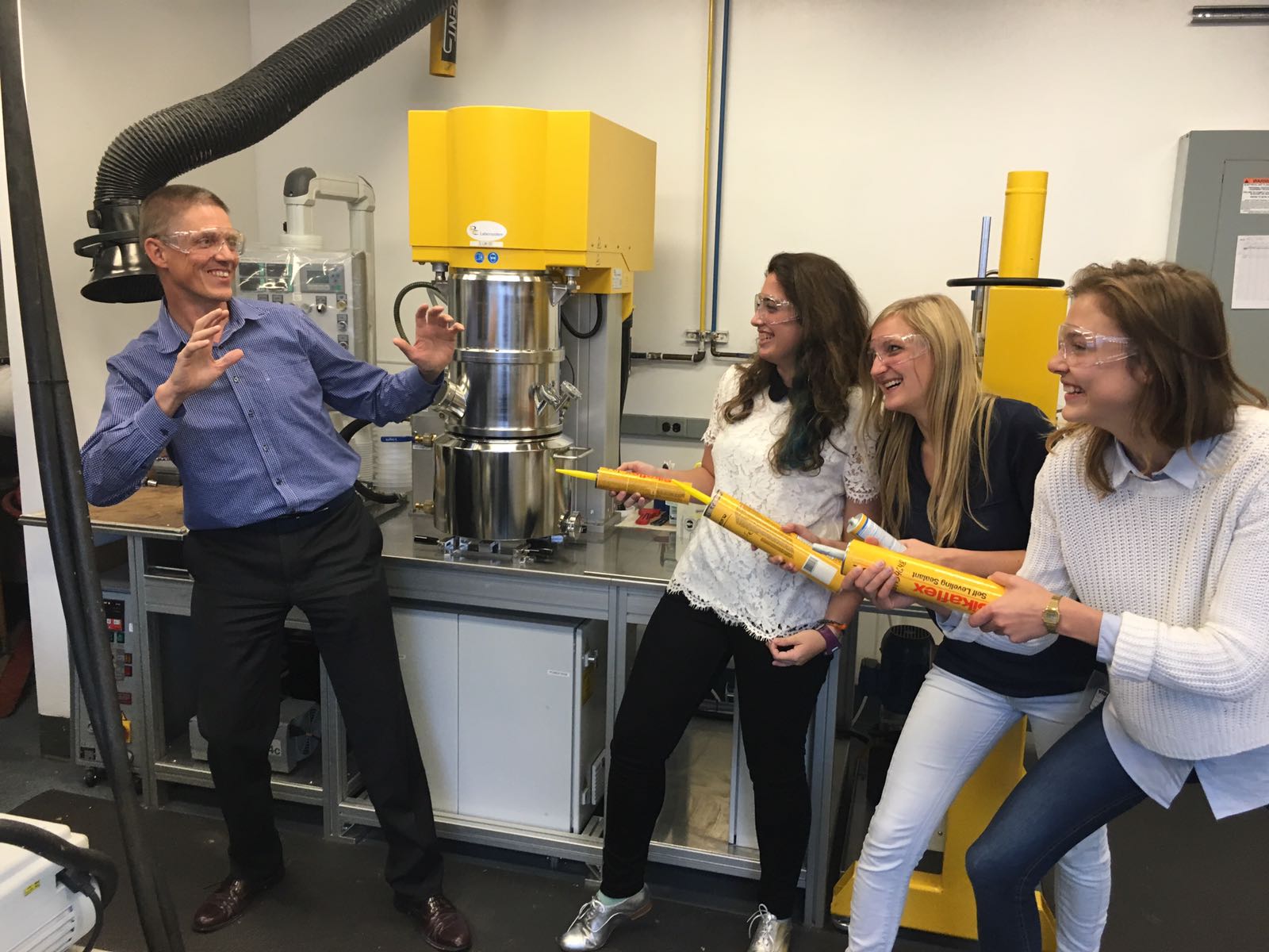 Pack attack…bei Fa. Sika New York Studiengang Verpackungstechnik